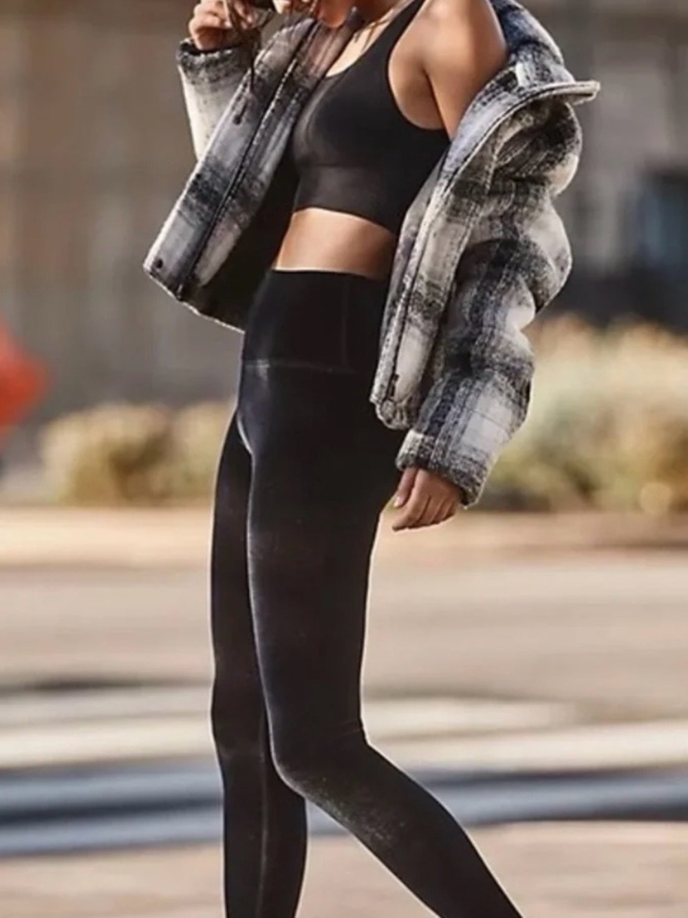 NWT Beyond Yoga High Waisted Midi
Legging Black Velvet Sz L